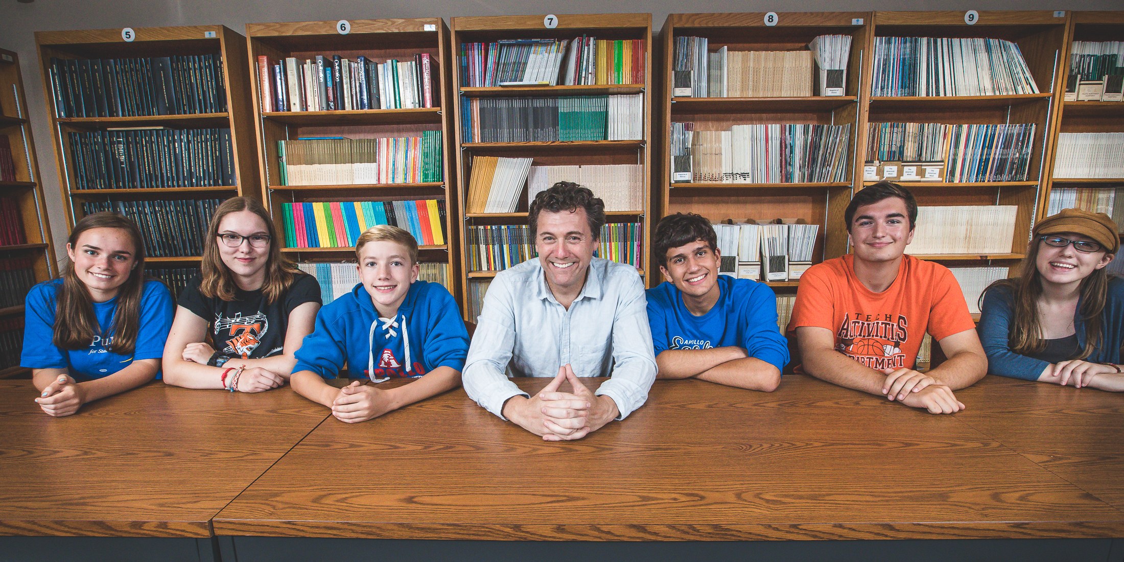 Aric Putnam with students at a table